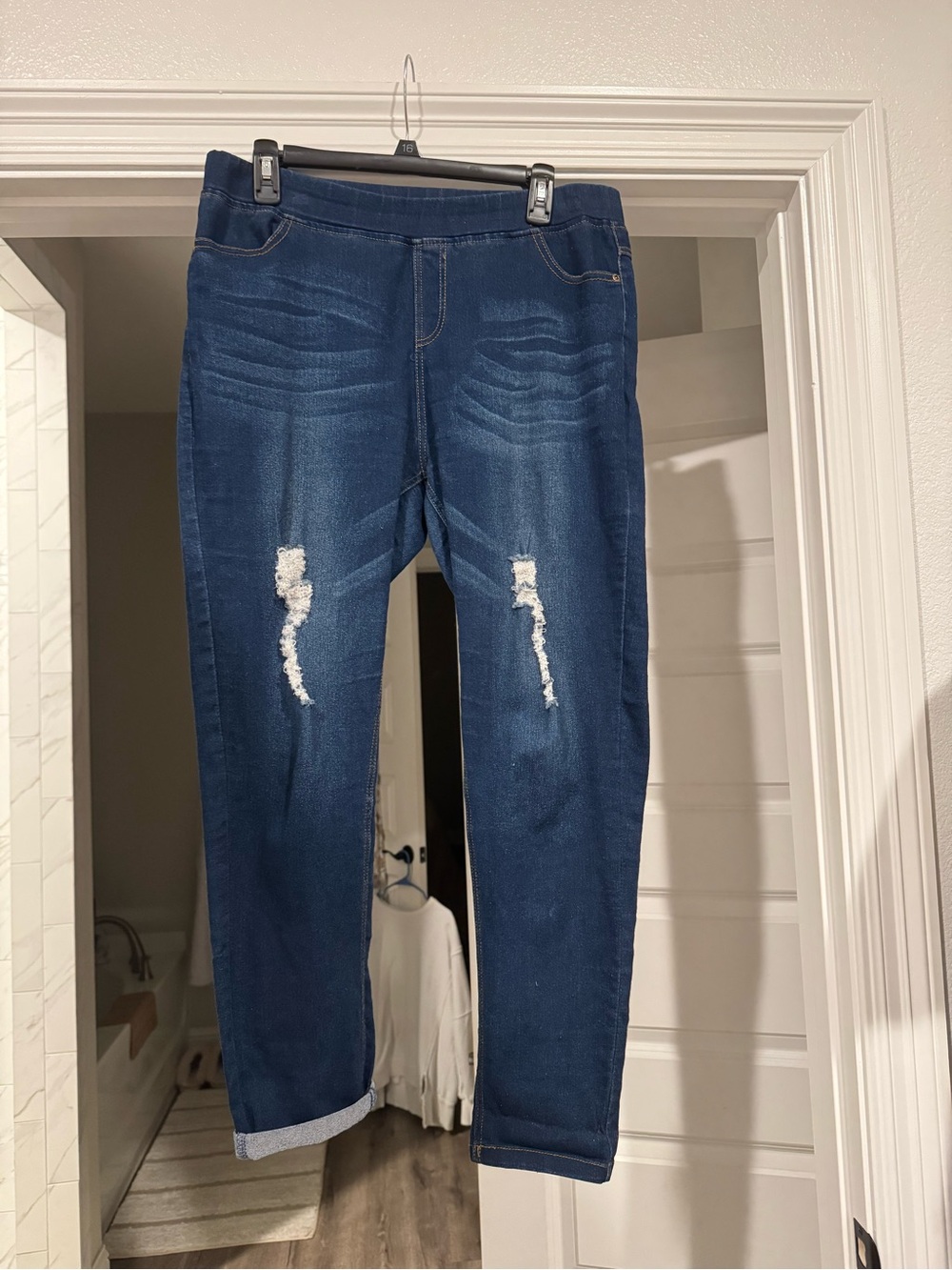 JVINI Women’s Pull-on Distressed Dark Jeans